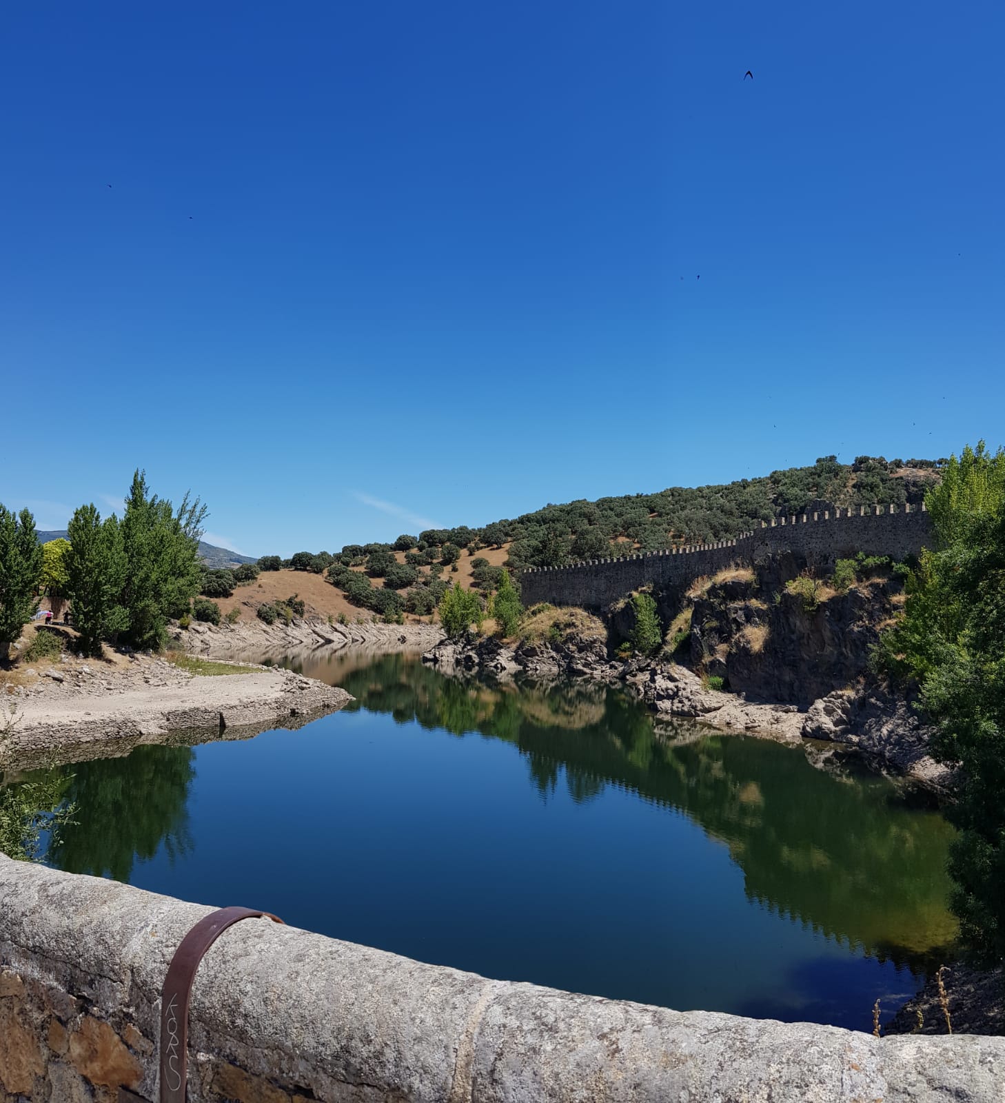 Muralla del castillo de Buitrago de Lozoya. Uno de los pueblos más bonitos para visitar en la Sierra Norte de Madrid. 