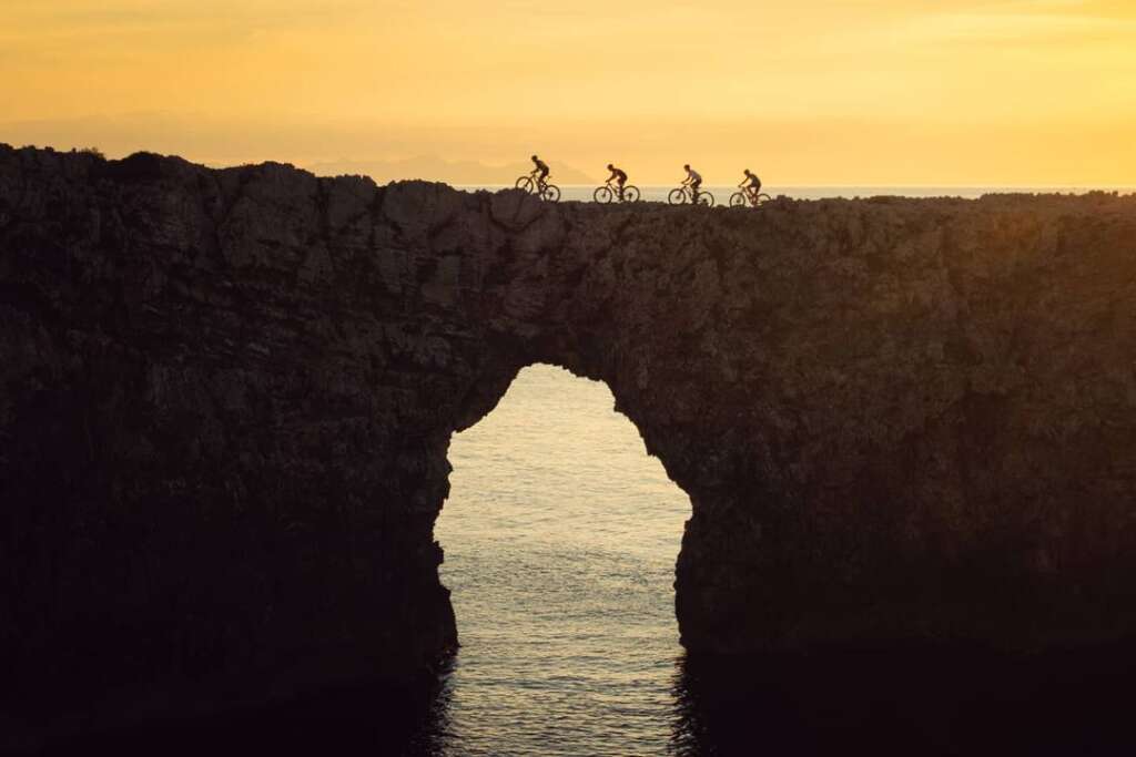 Visitar ruta camino de caballo en Menorca, sus vistas son espectaculares