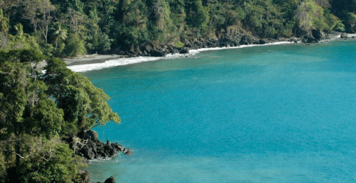 Playa Biesanz, perfecta para los amantes del snorkel o del buceo