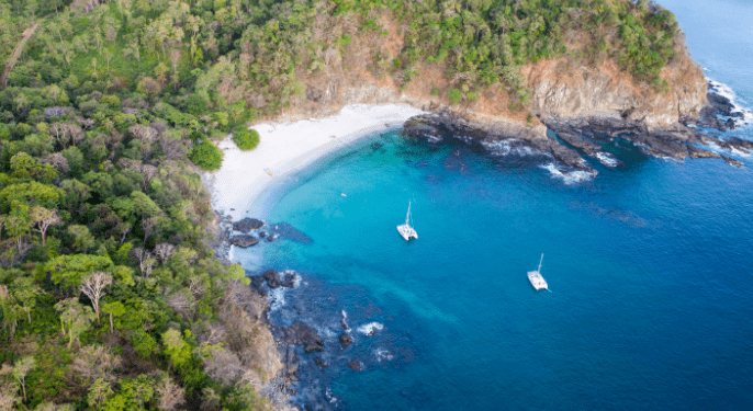 Islas Santa Catalina. Estas 20 islas son perfectas para hacer buceo o snorkel y rodearte de fauna marina como barracudas, mantarayas gigantes o tiburones tigre.