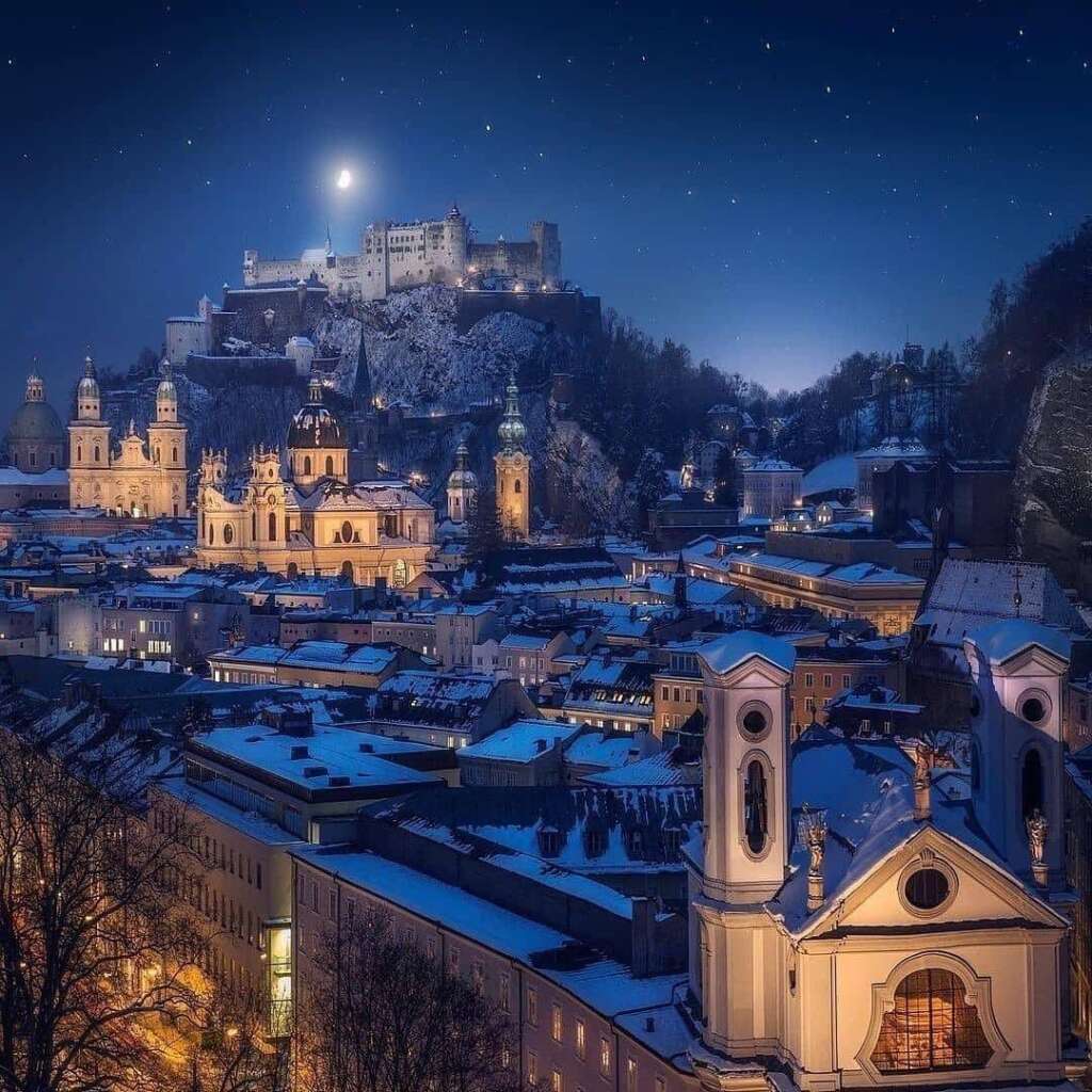 PASEANDO POR SALZBURGO DE NOCHE