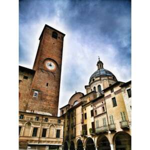 PIAZZA BROLETTO EN UNA VISITA A MANTUA