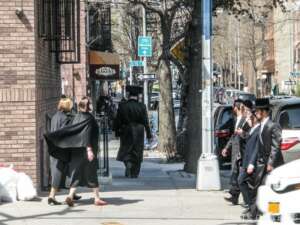 judíos ortodoxos en los dos barrios