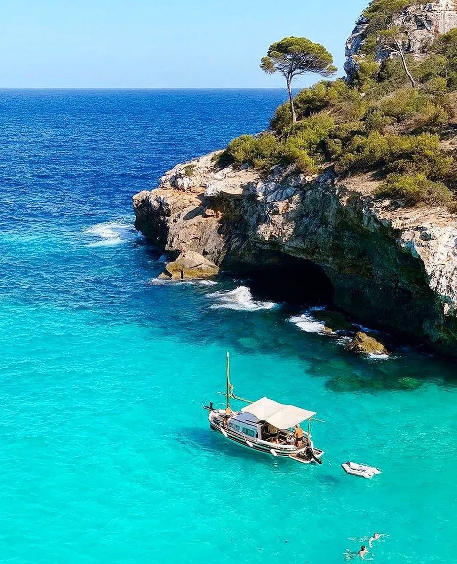 CALA EN LA MAYOR DE LAS BALEARES