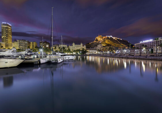 Puerto de Alicante de noche