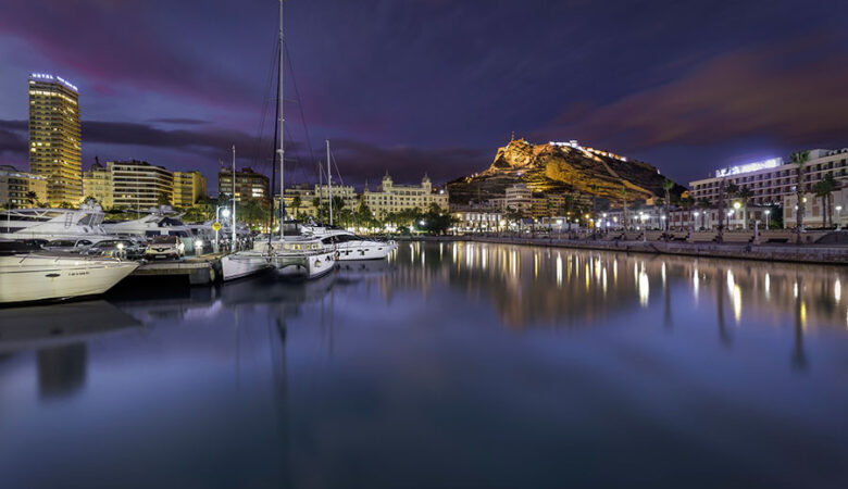 Puerto de Alicante de noche
