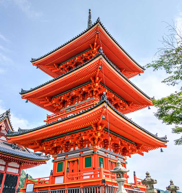 Pagoda en el templo kiyomizu dera en kioto, Japón