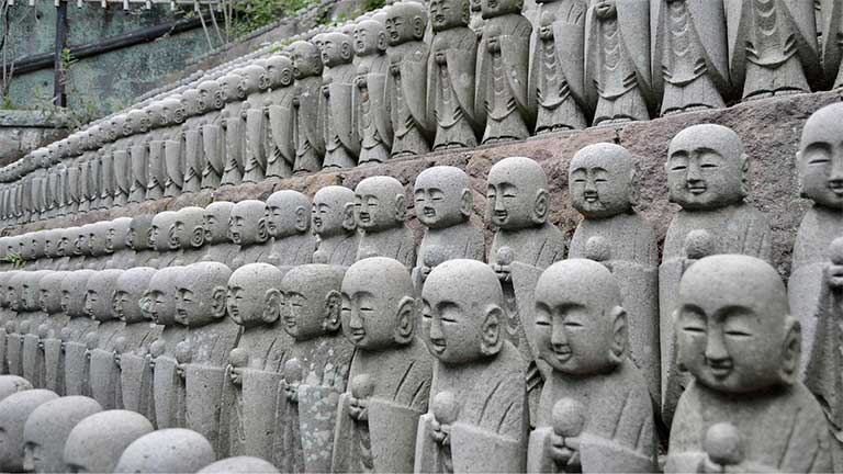 esculturas del templo Hase Dera en Kamakura, Japón