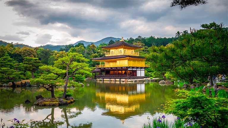 Templo japones Kinkakuji en Kioto